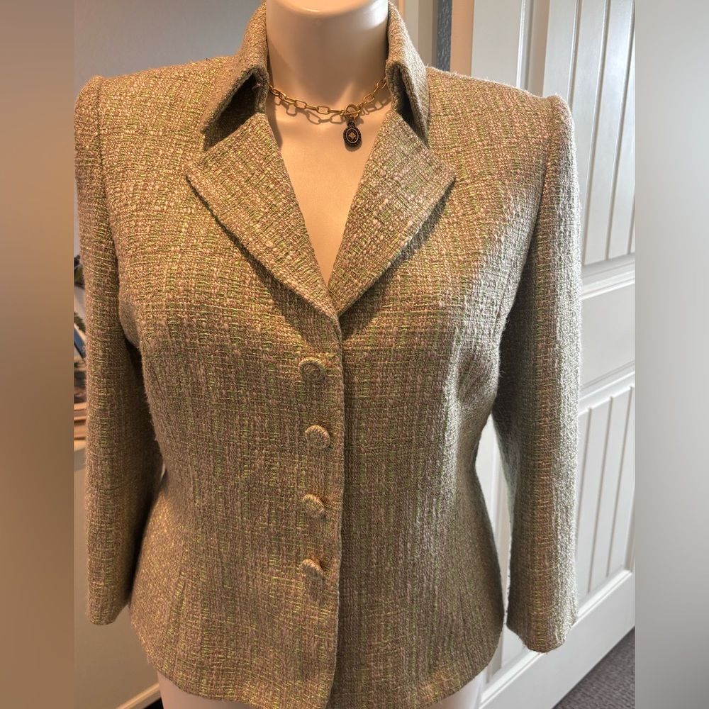 TahariArthur S Levine Elegant Women's Tweed Blazer